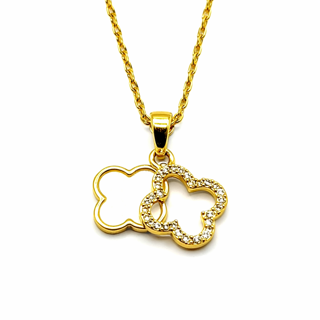 Klaver ketting dames op witte achtergrond met elegant design