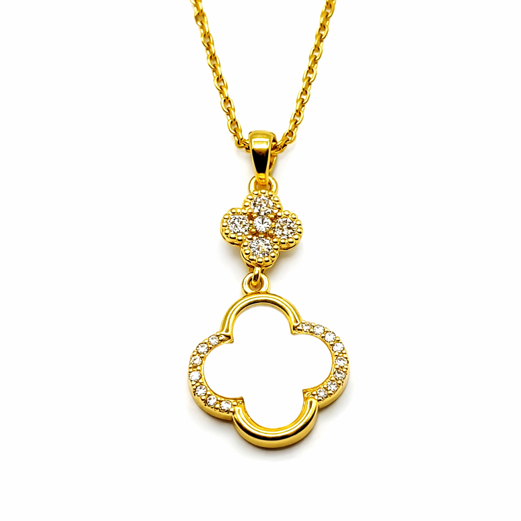 Klaver ketting dames diamant look op witte achtergrond met luxe afwerking