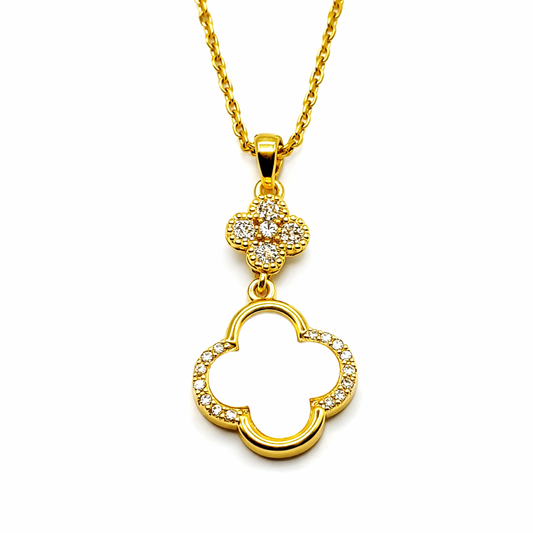 Klaver ketting dames diamant look op witte achtergrond met luxe afwerking